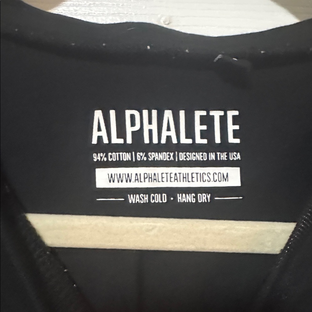 Alphalete Black Cropped Tee - Picture 2 of 3